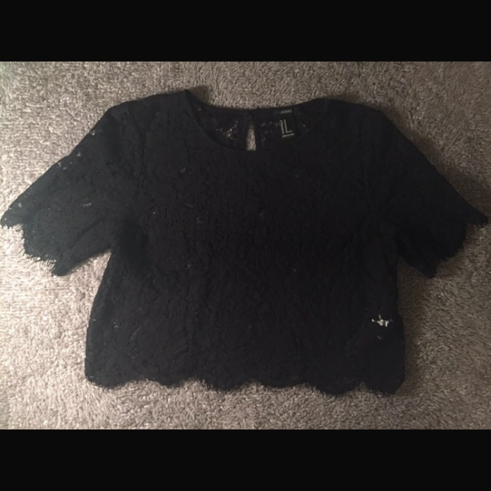 ❤️❤️ FOREVER 21 Medium Black Lace Crop Top
